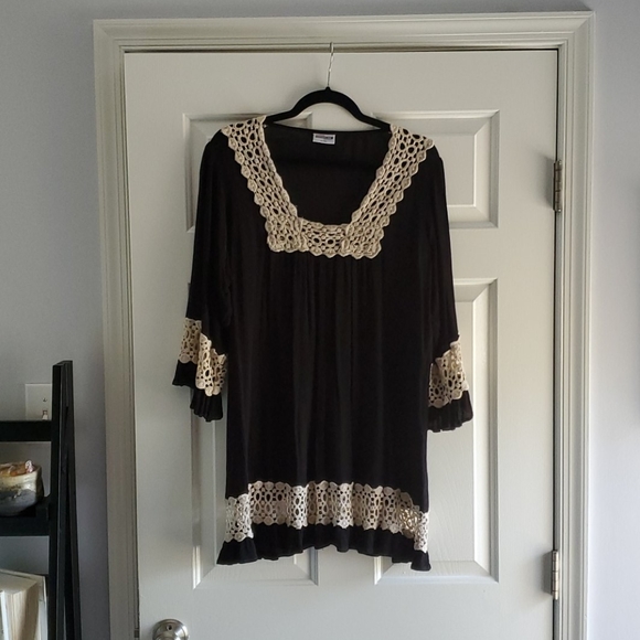 Boutique Black Top with Ivory Embellish - Picture 3 of 6